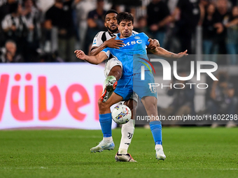 Gleison Bremer of Juventus fights for the ball with Giovanni Simeone of SSC Napoli during the Serie A match between Juventus and Napoli at A...