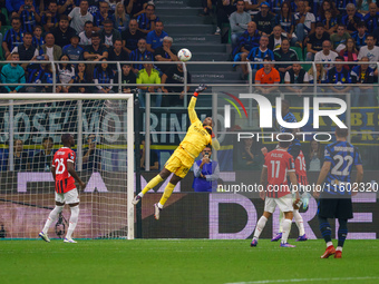 Mike Maignan during FC Internazionale against AC Milan, Serie A, at Giuseppe Meazza Stadium in Milan, Italy, on September 22, 2024. (