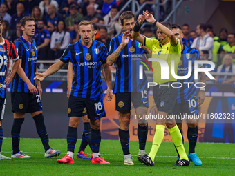 Maurizio Mariani referees during the match between FC Internazionale and AC Milan in Serie A at Giuseppe Meazza Stadium in Milan, Italy, on...