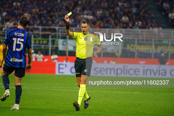 Maurizio Mariani referees during the match between FC Internazionale and AC Milan in Serie A at Giuseppe Meazza Stadium in Milan, Italy, on...