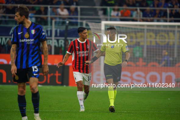 Maurizio Mariani referees during the match between FC Internazionale and AC Milan in Serie A at Giuseppe Meazza Stadium in Milan, Italy, on...