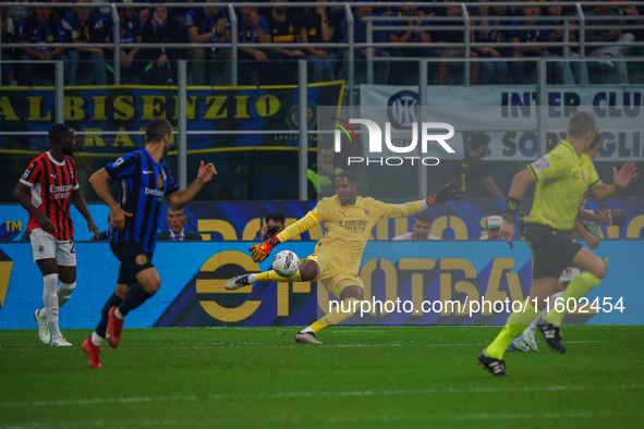 Mike Maignan during FC Internazionale against AC Milan, Serie A, at Giuseppe Meazza Stadium in Milan, Italy, on September 22, 2024. 