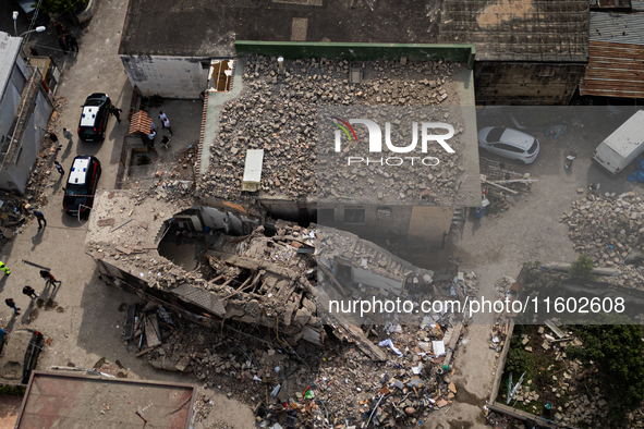 People dig through the rubble of a building that collapses in Saviano, near Naples, on Sunday morning. According to initial reconstructions,...