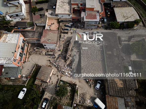 People dig through the rubble of a building that collapses in Saviano, near Naples, on Sunday morning. According to initial reconstructions,...