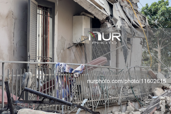 People dig through the rubble of a building that collapses in Saviano, near Naples, on Sunday morning. According to initial reconstructions,...