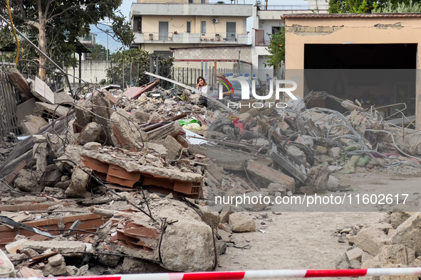 People dig through the rubble of a building that collapses in Saviano, near Naples, on Sunday morning. According to initial reconstructions,...