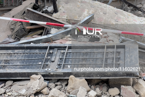 People dig through the rubble of a building that collapses in Saviano, near Naples, on Sunday morning. According to initial reconstructions,...