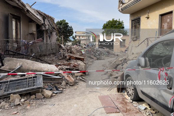 People dig through the rubble of a building that collapses in Saviano, near Naples, on Sunday morning. According to initial reconstructions,...