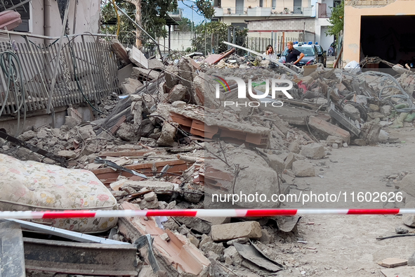 People dig through the rubble of a building that collapses in Saviano, near Naples, on Sunday morning. According to initial reconstructions,...