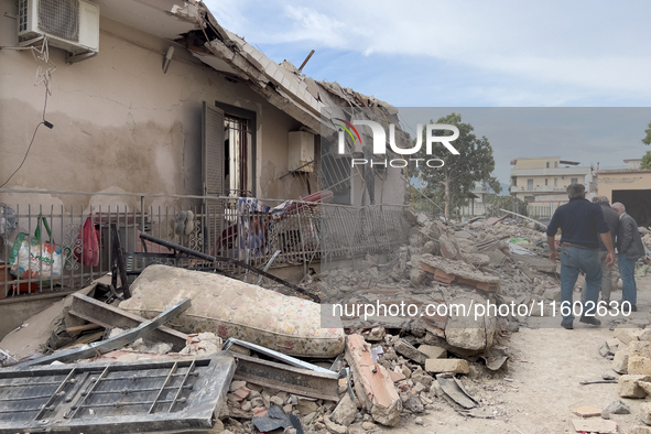 People dig through the rubble of a building that collapses in Saviano, near Naples, on Sunday morning. According to initial reconstructions,...