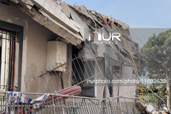 People dig through the rubble of a building that collapses in Saviano, near Naples, on Sunday morning. According to initial reconstructions,...