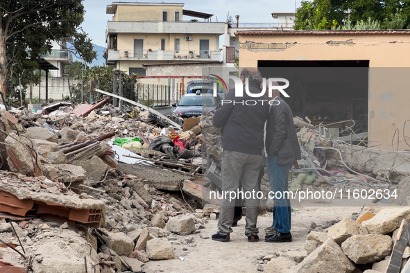 People dig through the rubble of a building that collapses in Saviano, near Naples, on Sunday morning. According to initial reconstructions,...