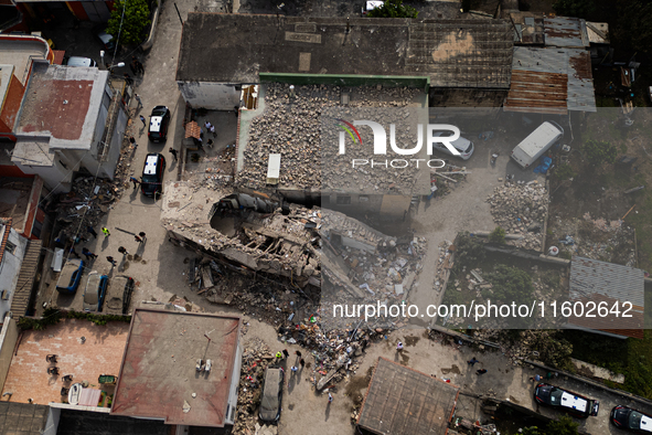 People dig through the rubble of a building that collapses in Saviano, near Naples, on Sunday morning. According to initial reconstructions,...