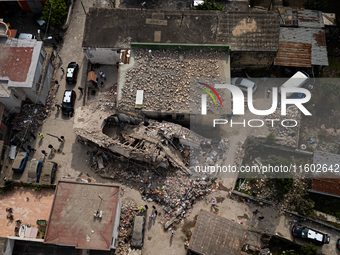 People dig through the rubble of a building that collapses in Saviano, near Naples, on Sunday morning. According to initial reconstructions,...