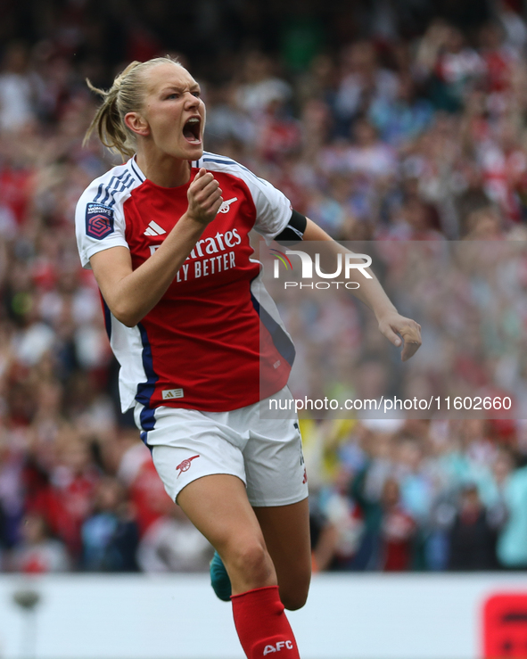 Frida Maanum celebrates her goal against Manchester City in the Barclays FA Women's Super League match between Arsenal and Manchester City a...