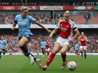 Alanna Kennedy challenges Arsenal's Alessia Russo during the Barclays FA Women's Super League match between Arsenal and Manchester City at t...