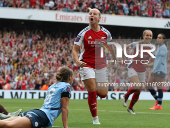 Beth Mead celebrates Arsenal's equalizer during the Barclays FA Women's Super League match between Arsenal and Manchester City at the Emirat...