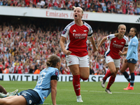 Beth Mead celebrates Arsenal's equalizer during the Barclays FA Women's Super League match between Arsenal and Manchester City at the Emirat...