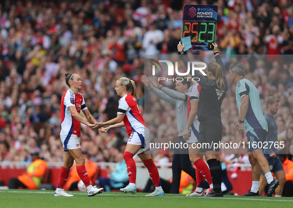 Caitlin Ford comes off for Beth Mead during the Barclays FA Women's Super League match between Arsenal and Manchester City at the Emirates S...