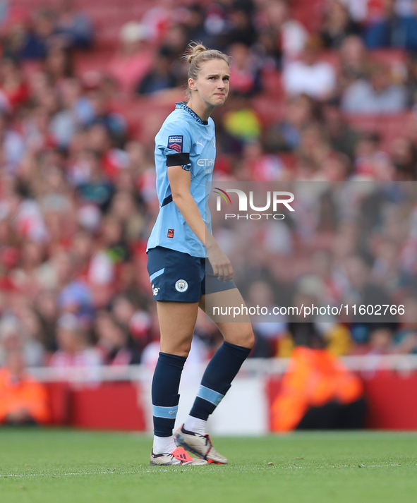 Vivianne Miedema looks at the Arsenal fans tearfully as she is substituted during the Barclays FA Women's Super League match between Arsenal...