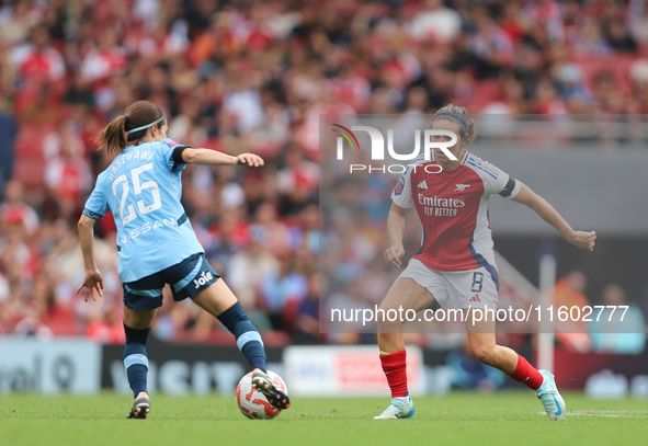 Mariona Caldentey challenges Yui Haegawa during the Barclays FA Women's Super League match between Arsenal and Manchester City at the Emirat...