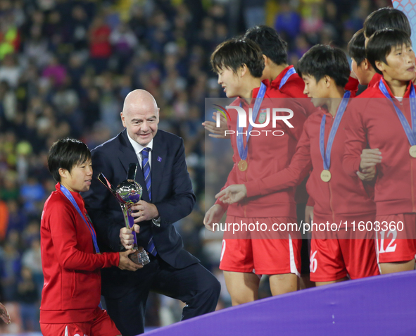 Gianni Infantino gives the trophy to the Korea DPR players during the FIFA U-20 Women's World Cup Colombia 2024 final match between Korea DP...