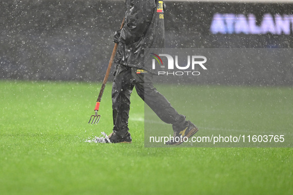 The rain does not allow the game to proceed during the Serie A football match between Atalanta BC and Calcio Como in Bergamo, Italy, on Sept...