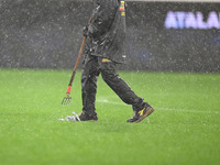 The rain does not allow the game to proceed during the Serie A football match between Atalanta BC and Calcio Como in Bergamo, Italy, on Sept...