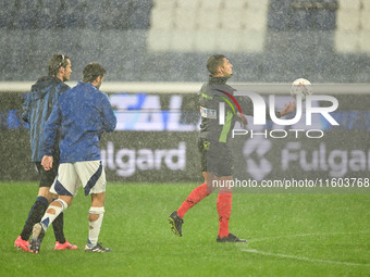 Referee Paride Tremolada tests the football field with captain Rafael Toloi (Atalanta) and Patrick Cutrone (Como) before the Italian Serie A...