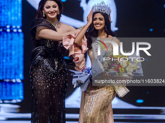 In Jaipur, Rajasthan, India, on September 22, 2024, Miss Universe India 2015 and Bollywood actor Urvashi Rautela crowns Rhea Singha as Miss...