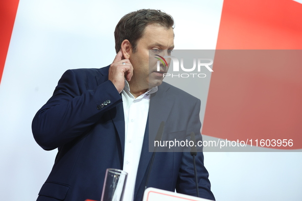 Lars Klingbeil, co-leader of the German Social Democrats, and Dietmar Woidke attend a press conference at SPD federal headquarters after the...