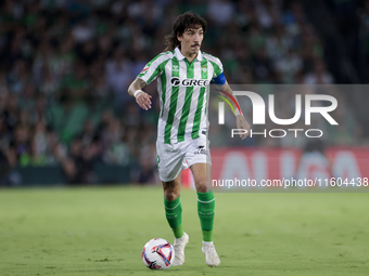 Hector Bellerin of Real Betis runs with the ball during the La Liga EA Sports match between Real Betis and RCD Mallorca at Benito Villamarin...