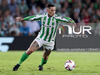 Chimy Avila of Real Betis is in action during the La Liga EA Sports match between Real Betis and RCD Mallorca at Benito Villamarin in Sevill...