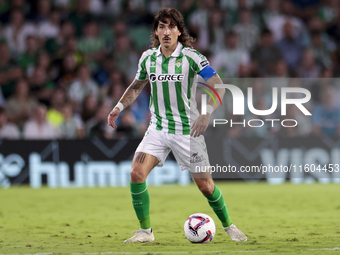 Hector Bellerin of Real Betis controls the ball during the La Liga EA Sports match between Real Betis and RCD Mallorca at Benito Villamarin...