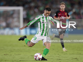 Chimy Avila of Real Betis makes a center to the area during the La Liga EA Sports match between Real Betis and RCD Mallorca at Benito Villam...