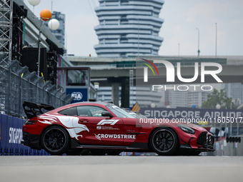 The Mercedes AMG Safety Car participates in the Formula 1 Singapore Grand Prix 2024 on the Marina Bay Circuit in Singapore from September 19...