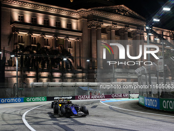 Franco Colapinto of Williams Racing competes during the Formula 1 Singapore Grand Prix on the Marina Bay Circuit in Singapore, from Septembe...