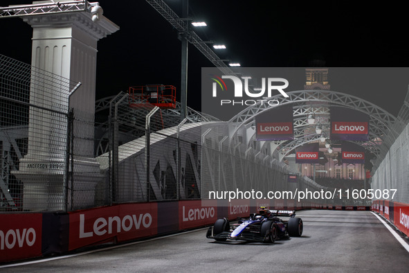 George Russell of the Mercedes AMG F1 Team W15 competes during the Formula 1 Singapore Grand Prix 2024 on the Marina Bay Circuit in Singapor...