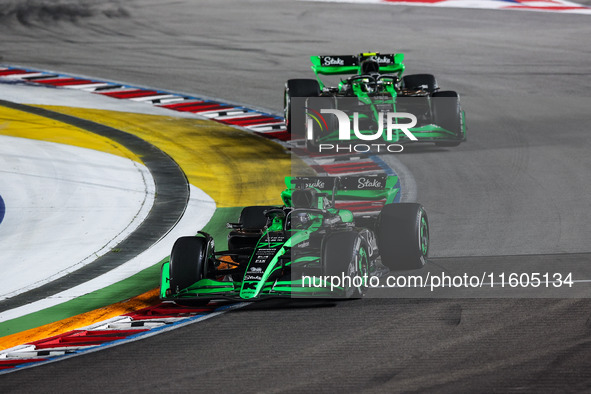 Valtteri Bottas of Stake F1 Team drives the Sauber C44, and Guanyu Zhou of Stake F1 Team drives the Sauber C44 during the Formula 1 Singapor...