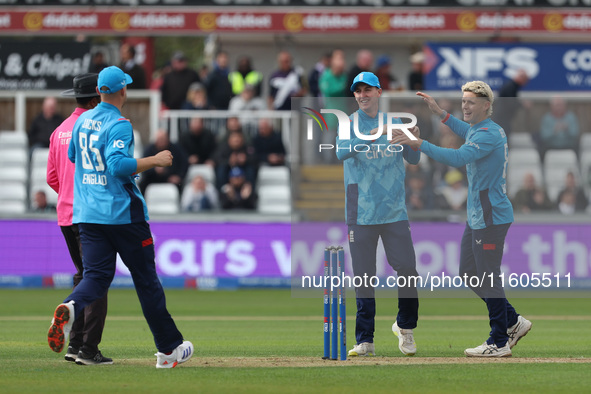 England's Jacob Bethell celebrates with his teammates after getting the wicket of Australia's Cameron Green during the Metro Bank One Day Se...