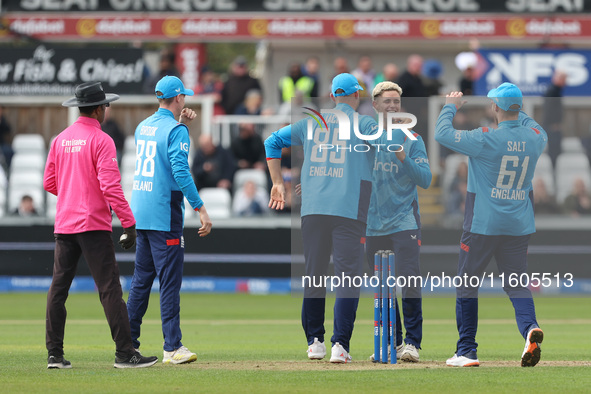 England's Jacob Bethell celebrates with his teammates after getting the wicket of Australia's Cameron Green during the Metro Bank One Day Se...