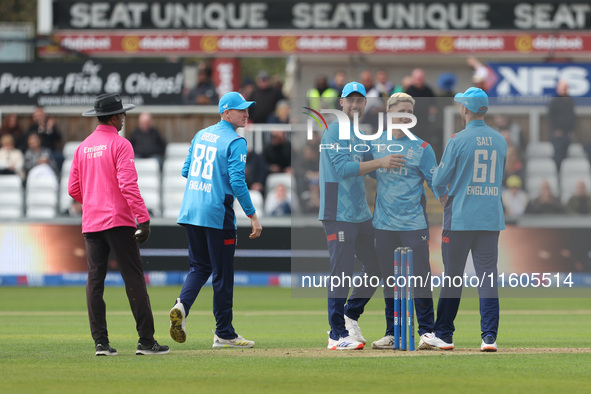 England's Jacob Bethell celebrates with his teammates after getting the wicket of Australia's Cameron Green during the Metro Bank One Day Se...