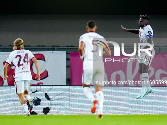 Duvan Zapata of Torino FC celebrates after scoring second goal during the Serie A Enilive match between Hellas Verona and Torino FC at Stadi...