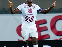 Duvan Zapata of Torino FC celebrates after scoring second goal during the Serie A Enilive match between Hellas Verona and Torino FC at Stadi...