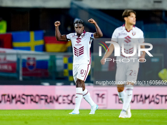 Duvan Zapata of Torino FC celebrates after scoring second goal during the Serie A Enilive match between Hellas Verona and Torino FC at Stadi...