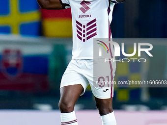 Duvan Zapata of Torino FC celebrates after scoring second goal during the Serie A Enilive match between Hellas Verona and Torino FC at Stadi...