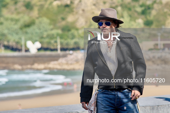 Johnny Depp attends the photocall of ''Modi, Three Days on the Wing of Madness'' during the 72nd San Sebastian International Film Festival i...