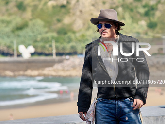 Johnny Depp attends the photocall of ''Modi, Three Days on the Wing of Madness'' during the 72nd San Sebastian International Film Festival i...