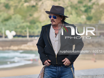 Johnny Depp attends the photocall of ''Modi, Three Days on the Wing of Madness'' during the 72nd San Sebastian International Film Festival i...