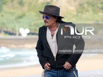 Johnny Depp attends the photocall of ''Modi, Three Days on the Wing of Madness'' during the 72nd San Sebastian International Film Festival i...